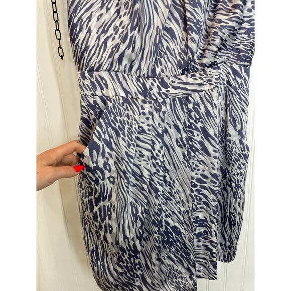 BCBGeneration Animal Print Silky Mini Sheath Dress Blue & White Sleeveless Sze 8 - Picture 2 of 8